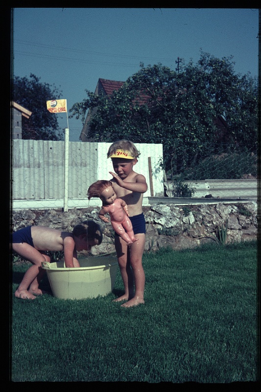 24.Regensburg jul 1966 Brigitte,Marion.JPG